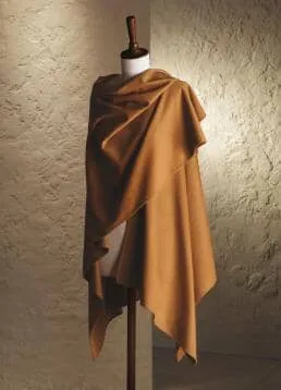 Betty 100% Vicuna Cape